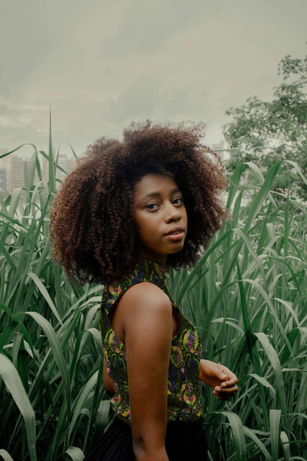 botanical leaf, seamless pattern, dark botanical, abstract print, digital download, tropical leaf, moody floral, jungle print, nature pattern, organic print, contemporary botanical, vibrant leaves, fabric printing, clothing design, accessories, homeware design, wallpaper print, print on demand, textile design, crafts, 300 dpi, commercial use, dark green print, neon leaf print, pink and green pattern, blue accents