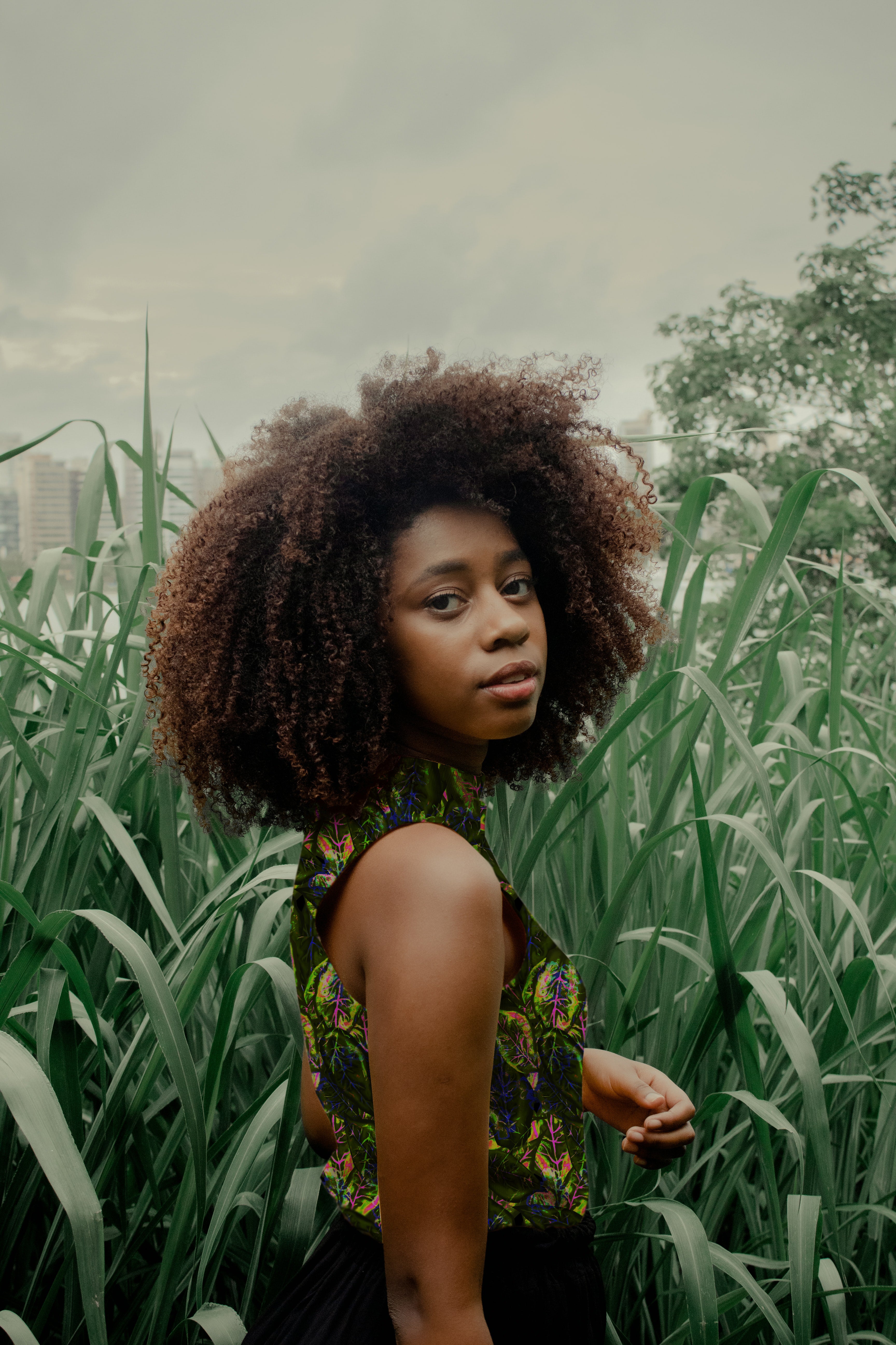 botanical leaf, seamless pattern, dark botanical, abstract print, digital download, tropical leaf, moody floral, jungle print, nature pattern, organic print, contemporary botanical, vibrant leaves, fabric printing, clothing design, accessories, homeware design, wallpaper print, print on demand, textile design, crafts, 300 dpi, commercial use, dark green print, neon leaf print, pink and green pattern, blue accents